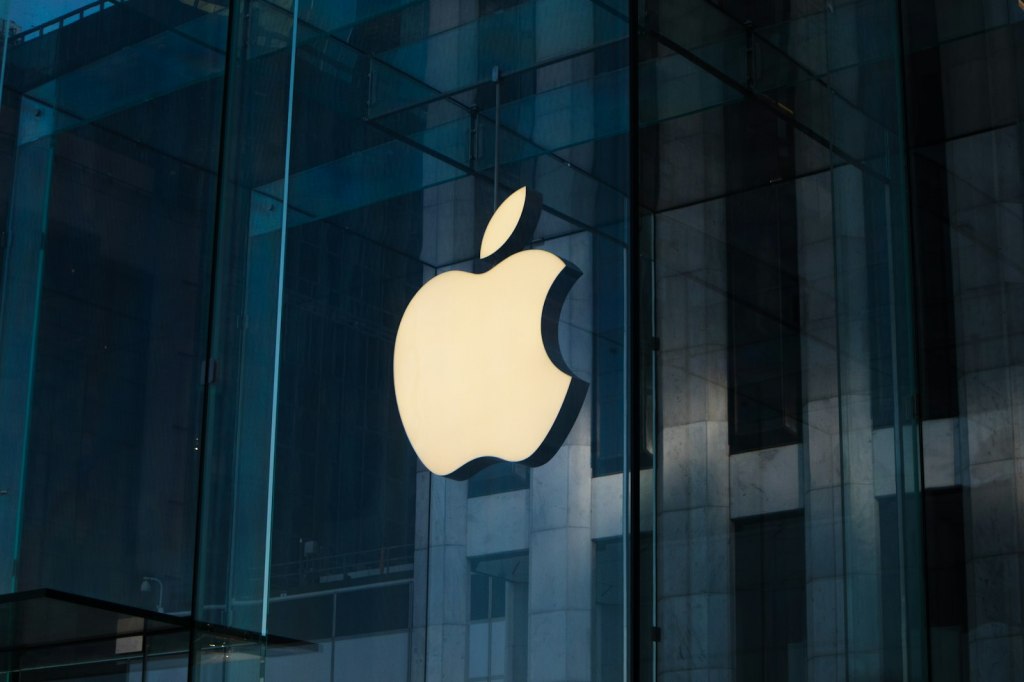The Apple Logo: Symbolism, Temptation, and Ethical Implications in Modern&nbsp;Technology